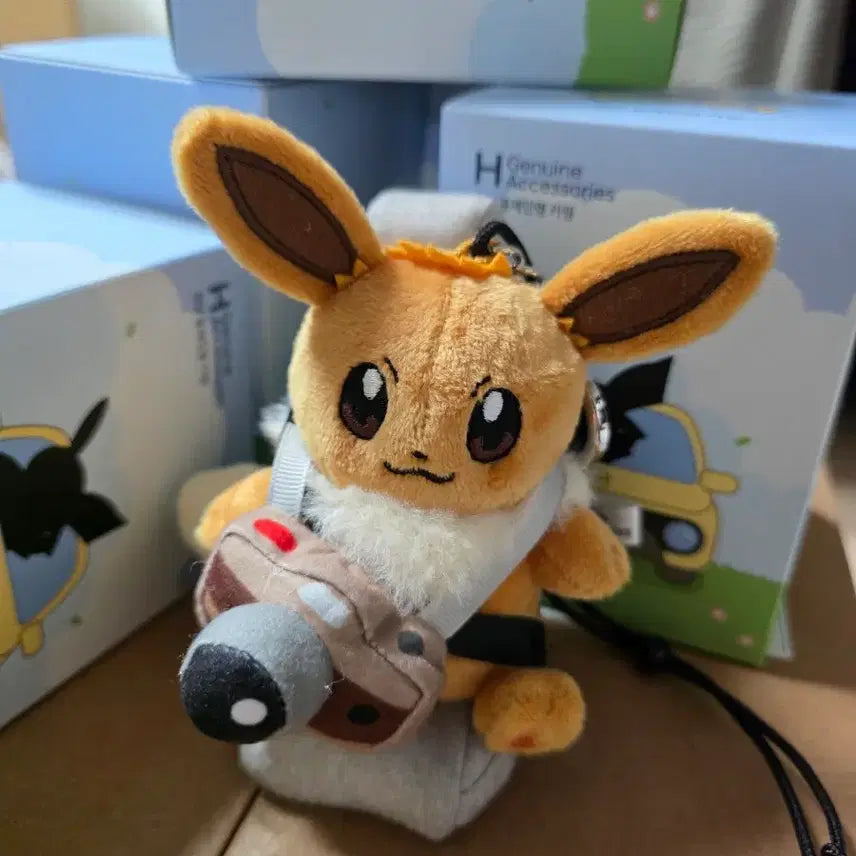 [BUNJANG] Hyundai x Pokémon Eevee Doll Camera Keyring / 현대차 포켓몬 이브이 인형 카메라 키링
