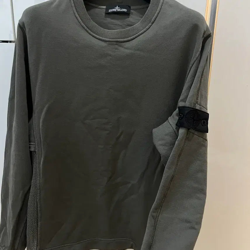 [BUNJANG] Stone Island Shadow Project Khaki Sweatshirt M (105-107) Limited Edition / 23ss 스톤아일랜드 쉐도우 카키맨투맨 105 (한정판)