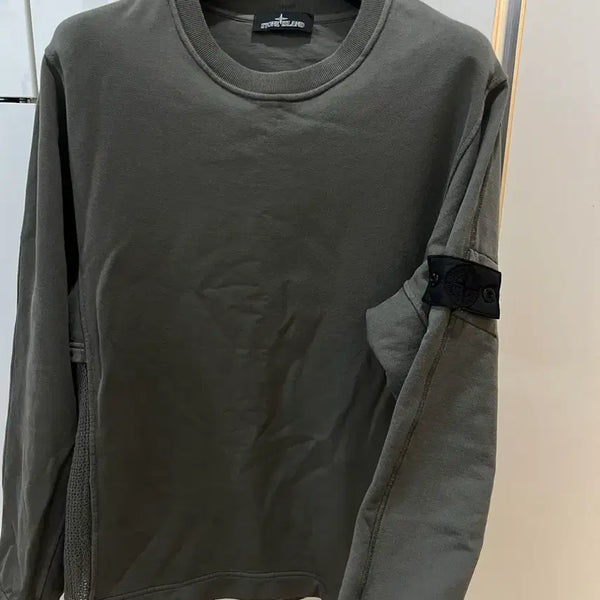[BUNJANG] Stone Island Shadow Project Khaki Sweatshirt M (105-107) Limited Edition / 23ss 스톤아일랜드 쉐도우 카키맨투맨 105 (한정판)