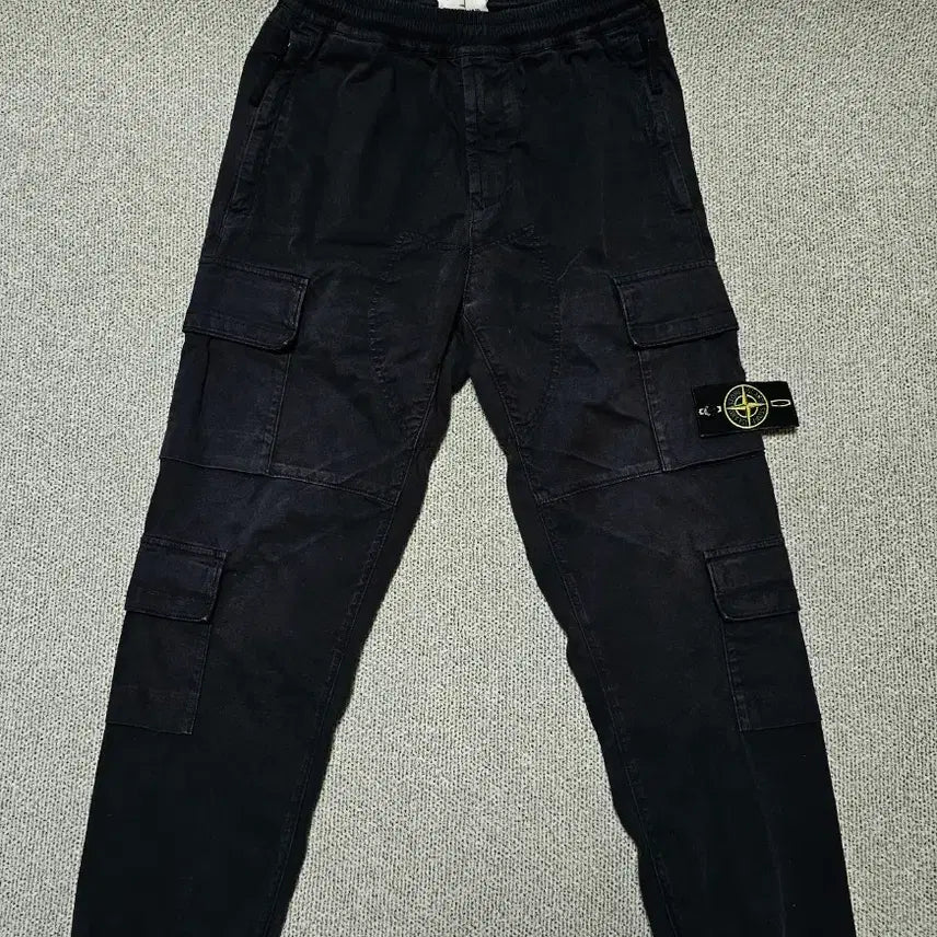 [BUNJANG] Stone Island 4-Pocket Badge Cargo Pants Black / [W28 사이즈] 스톤아일랜드 4포켓 와펜 카고 블랙 팬츠