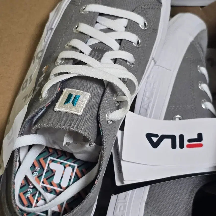 [BUNJANG] BTS x Fila Collaboration Sneakers (Size 245) / 방탄소년단 BTS 필라 콜라보 스니커즈 운동화 245 새상품