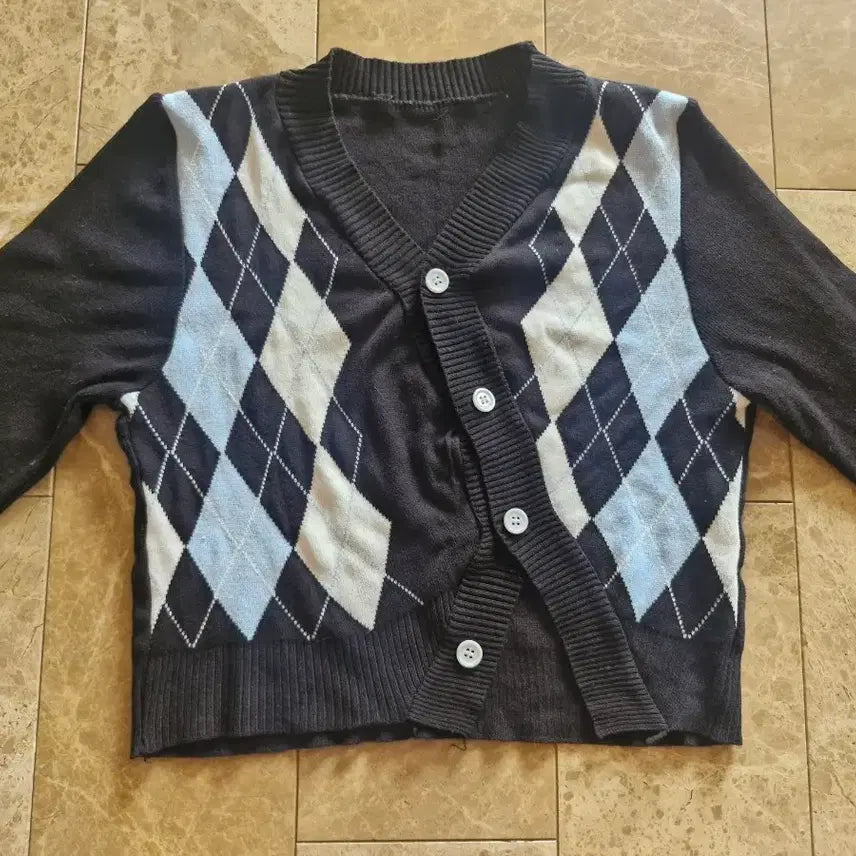 [BUNJANG] Black Check Argyle V-Neck Button Knit Cardigan / 아가일 사선 단추 블랙 체크 니트 가디건