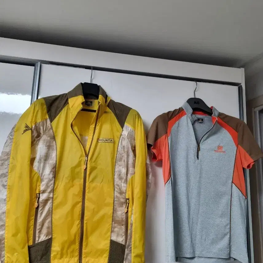 [BUNJANG] Mountia Windbreaker Jumper & Short-Sleeve T-shirt Set Yellow Size 90 / 마운티아 바람막이 점퍼 / 반팔 티셔츠 세트 옐로우 90  새것수준컨디션