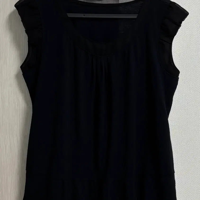 [BUNJANG] Choi Yeonok Sleeveless Top / 최연옥 민소매 상의