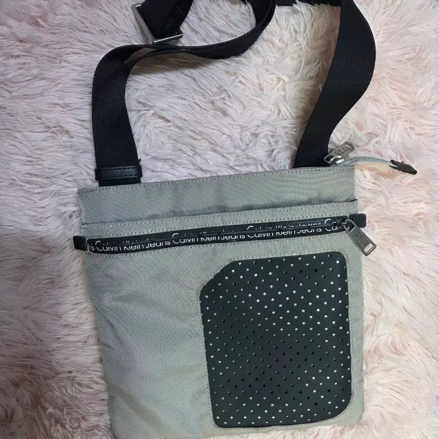 [BUNJANG] Calvin Klein Jeans Repeat Logo Crossbody Bag - Grey / 캘빈클라인진스 크로스백 그레이. 가방