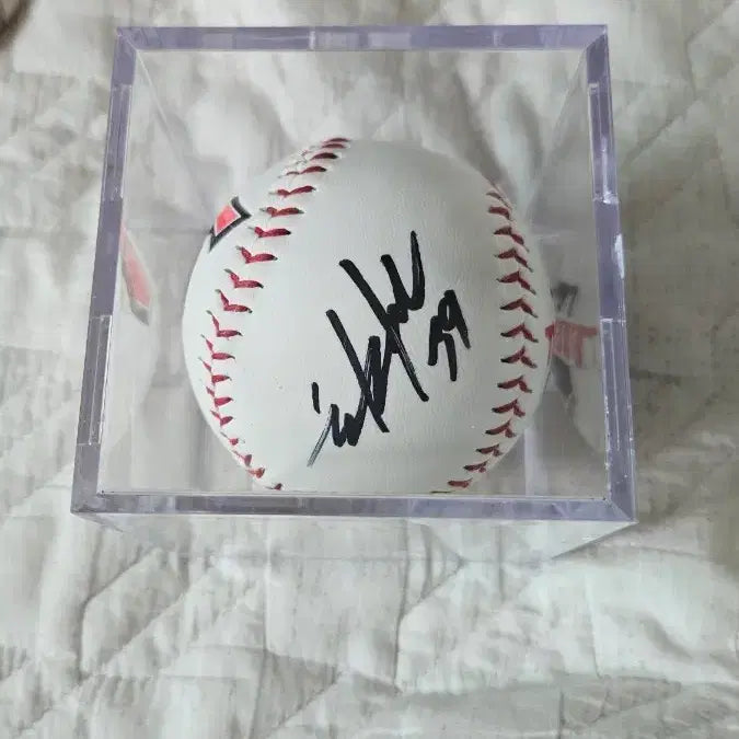 [BUNJANG] Kia Tigers Choi Jimin Autographed Baseball / 기아타이거즈 최지민선수 싸인볼팝니다.