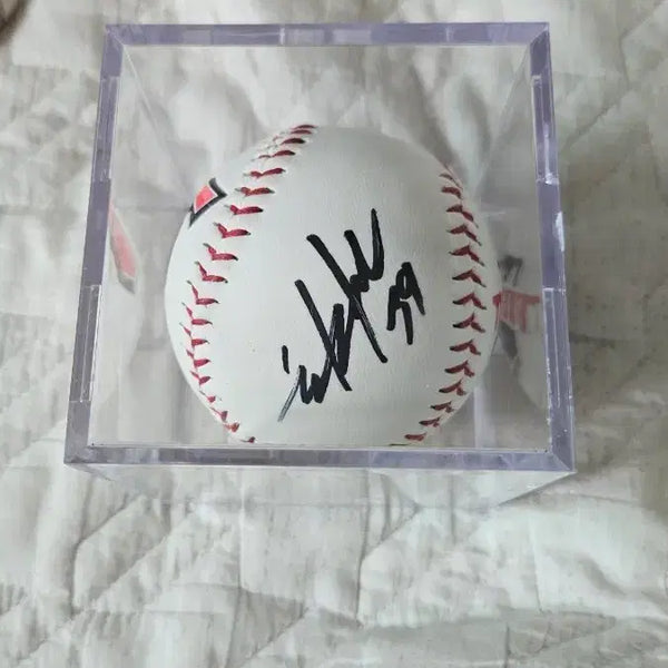 [BUNJANG] Kia Tigers Choi Jimin Autographed Baseball / 기아타이거즈 최지민선수 싸인볼팝니다.