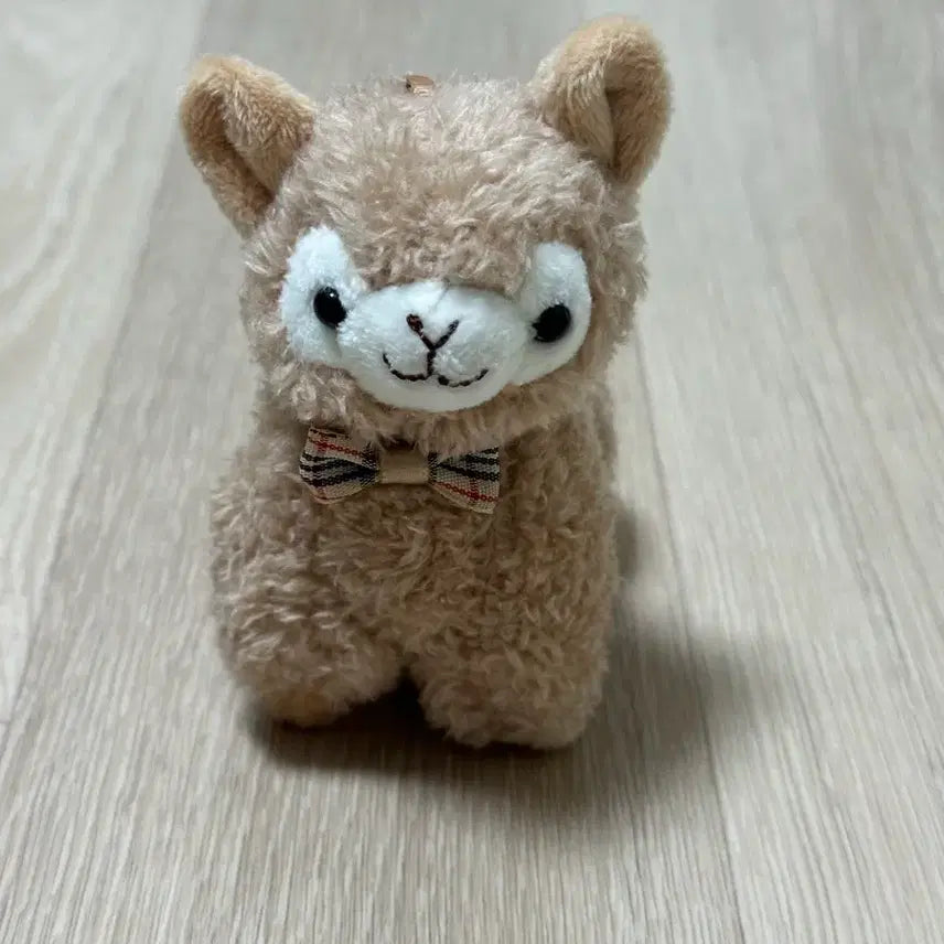 [BUNJANG] Alpaca Keychain with Check Ribbon / (새상품)제주도 체크리본 알파카 키링