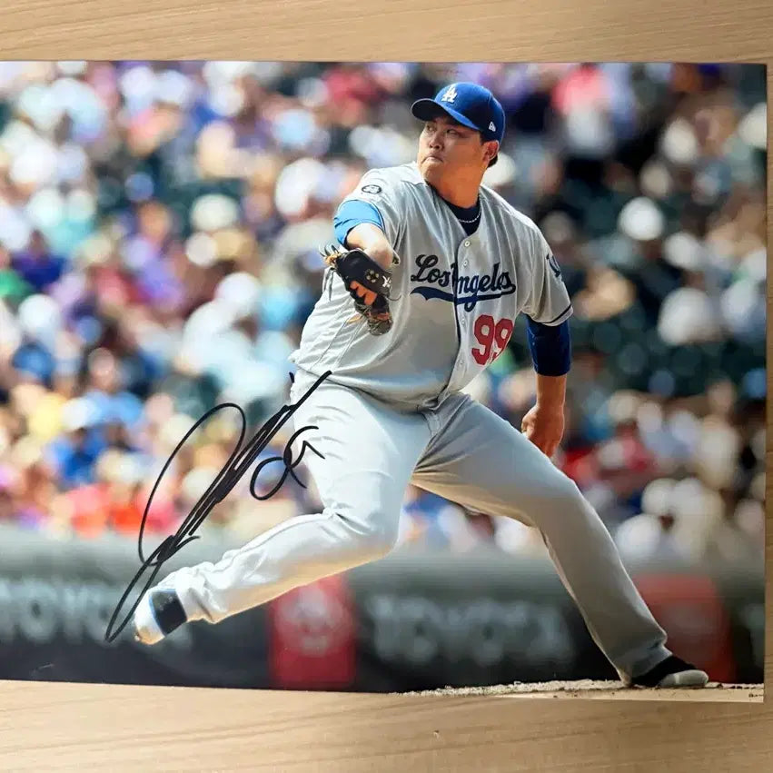 [BUNJANG] Ryu Hyun-jin LA Dodgers Autographed Photo (8x10 inches) / 류현진 선수 LA 다저스 친필 싸진 포토