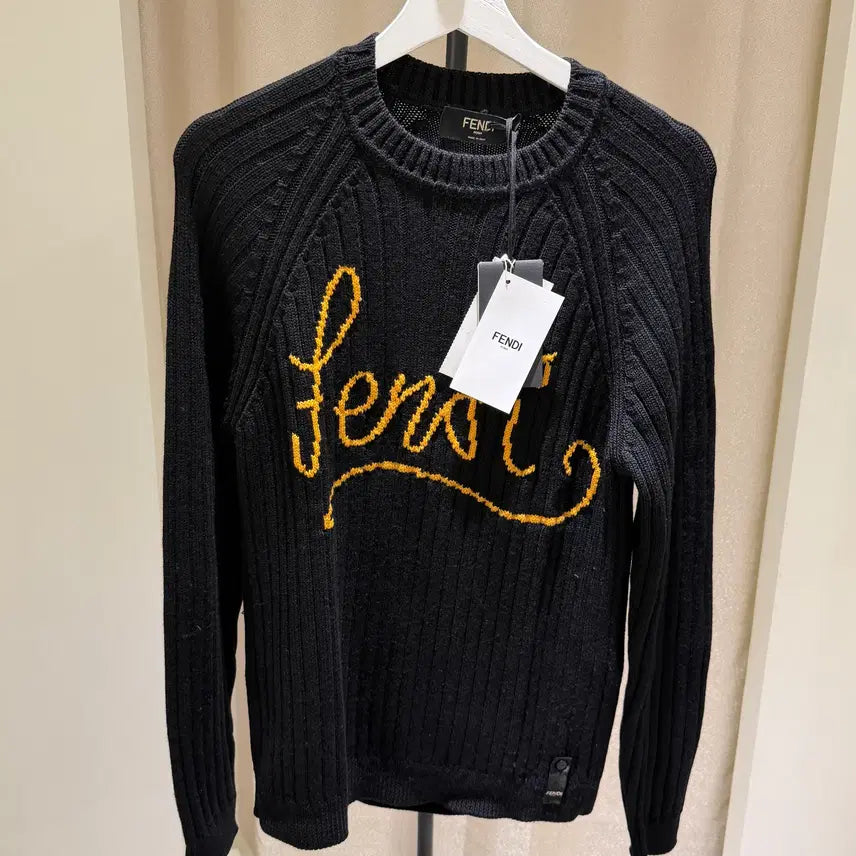 [BUNJANG] Fendi x Noel Fielding Script Intarsia Logo Wool Knit Sweater Black / (새상품)펜디x 노엘 필딩 스크립트 인타르시아 로고 울 니트 스웨터 블랙