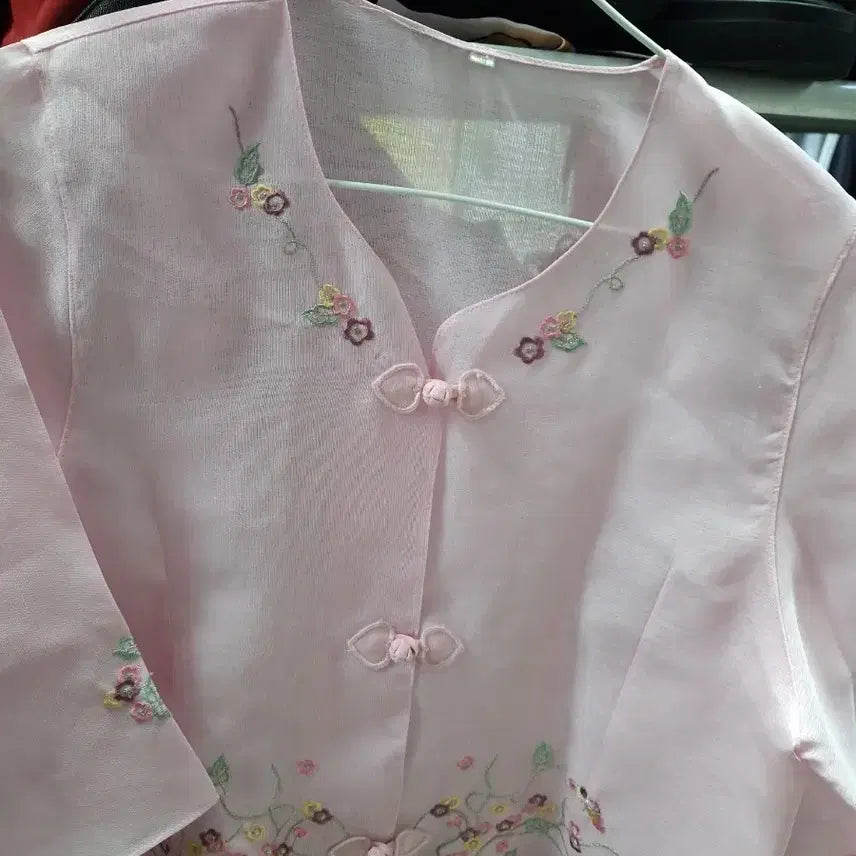 [BUNJANG] Women's Pink Floral Embroidered Blouse Size 66 / 여성 블라우스 핑크색 꽃자수. 66
