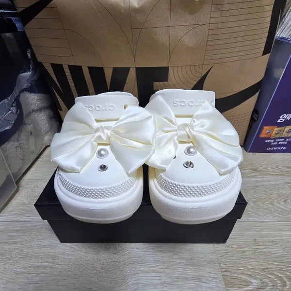 [BUNJANG] Crocs White Sandals with Ribbon and Pearl Embellishments / 크록스  화이트 샌들