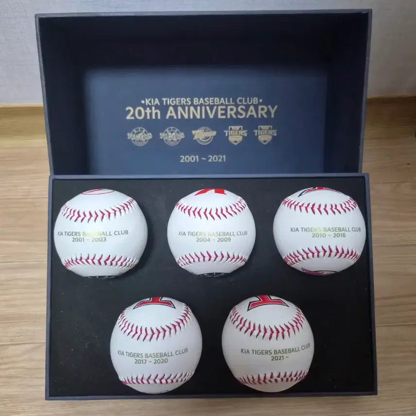 [BUNJANG] Kia Tigers 20th Anniversary Baseball Set / 기아 타이거즈 20주년 기념 야구공 세트 팝니다