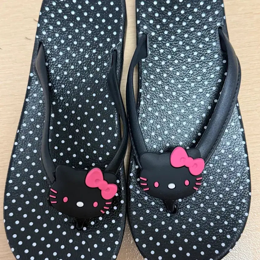[BUNJANG] Kitty Dot Slip-on Sandals (250mm) / 키티 도트 쪼리 슬리퍼 250