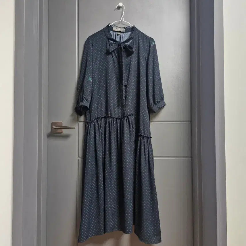 [BUNJANG] Vera Wang Embroidered Tie Green Dot Frill Long Dress / 베라왕. 자수. 타이 그린 도트 프릴 롱 원피스 66ㅡ77