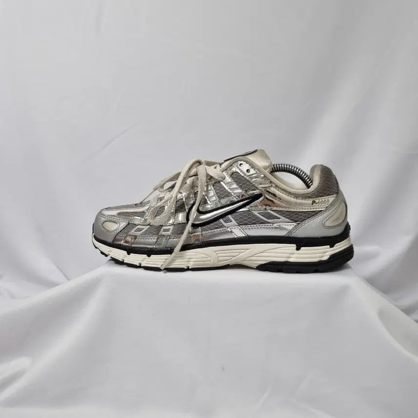 [BUNJANG] Nike P 6000 Metallic Silver Sneakers / 빈티지하서 240 나이키 p 6000 메탈릭 실버 스니커즈 운동화