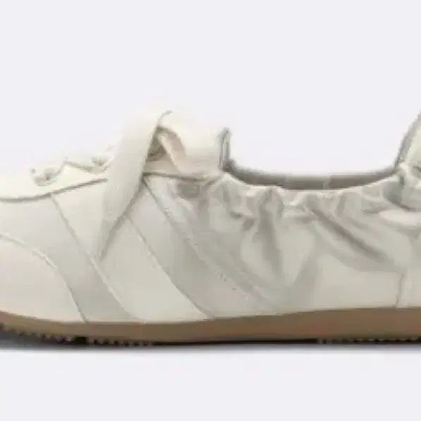 [BUNJANG] GU Gathered Ballet Sneakers - Ivory, Women's Size 245 (New) / 지유 GU 개더 발레 스니커즈 245 (새제품 정품)