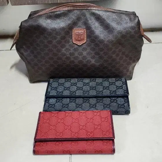 [BUNJANG] Celine Blason Large Pouch Bag / 셀린느 블라종 라지 파우치백