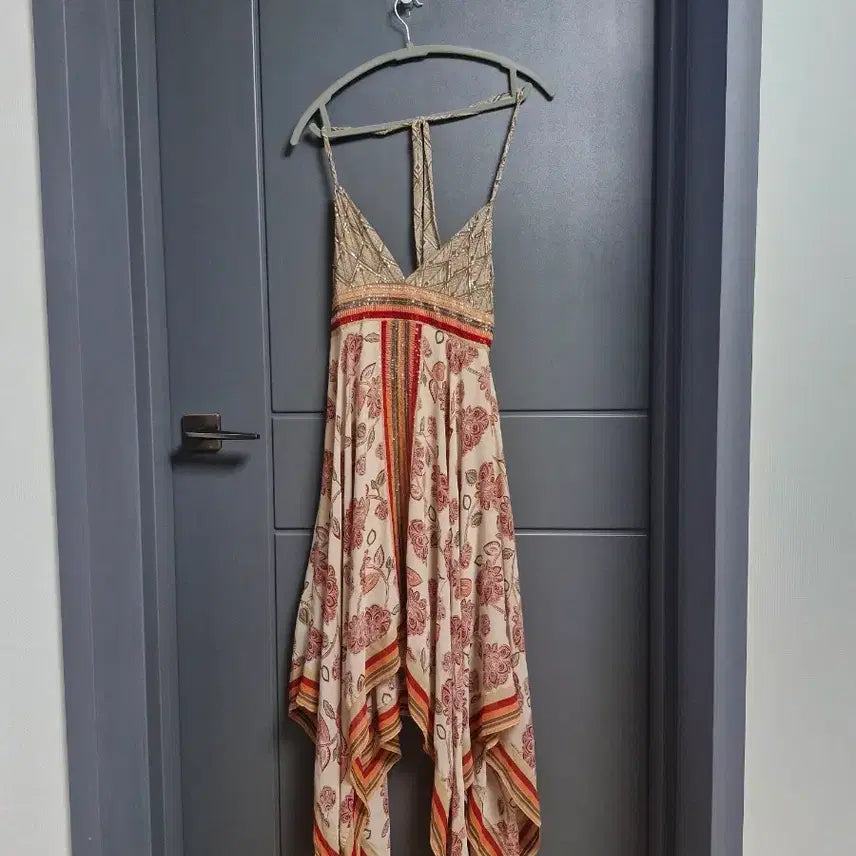 [BUNJANG] BCBG Natural Silk Beaded Asymmetrical Halter Neck Long Dress / bcbg. 천연실크 비즈 언발란스홀터넥 롱원피스. 4455