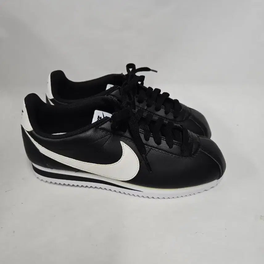 [BUNJANG] Nike Cortez Black/White Sneakers (235) / 새제품)나이키 코르테즈 검흰 스니커즈235