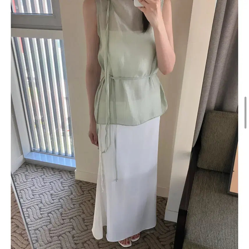 [BUNJANG] Izcomin Sleeveless Blouse - Mint Color / 티셔츠