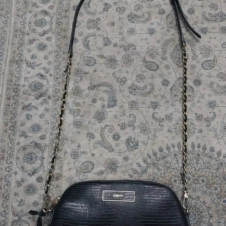 [BUNJANG] DKNY Leather Crocodile Pattern Mini Crossbody Bag / DKNY 레더 크로커다일 패턴 미니 크로스백