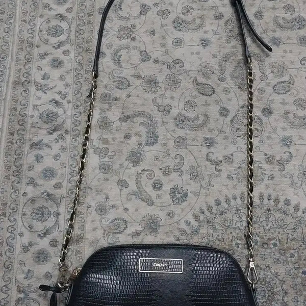 [BUNJANG] DKNY Leather Crocodile Pattern Mini Crossbody Bag / DKNY 레더 크로커다일 패턴 미니 크로스백
