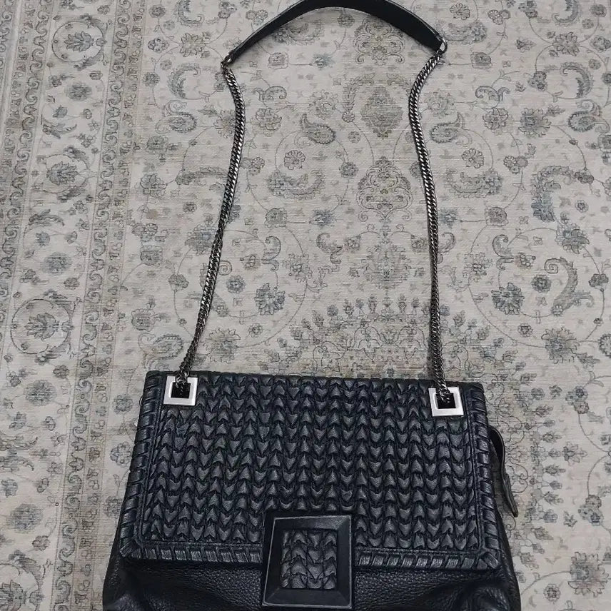 [BUNJANG] Loose & Lounge Chain Strap Leather Shoulder Bag / 루즈앤라운지 체인 스트랩 레더 숄더백