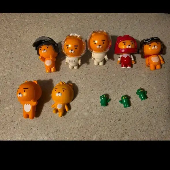 [BUNJANG] Kakao Friends Ryan Figure Set (Lego & Magnet) / 카카오프렌즈 라이언 피규어 세트(레고및 자석)