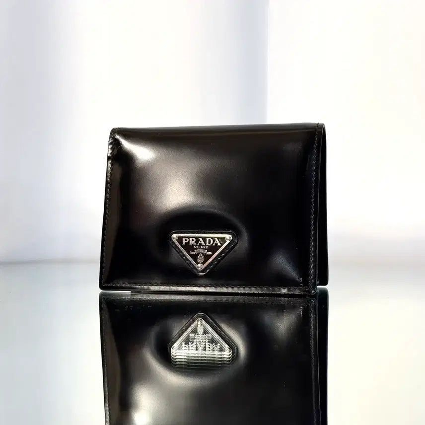 [BUNJANG] Prada Triangle Plate Brushed Black Bi-Fold Wallet / [B+]25SS 프라다 삼각 플레이트 브러시드 블랙 중지갑