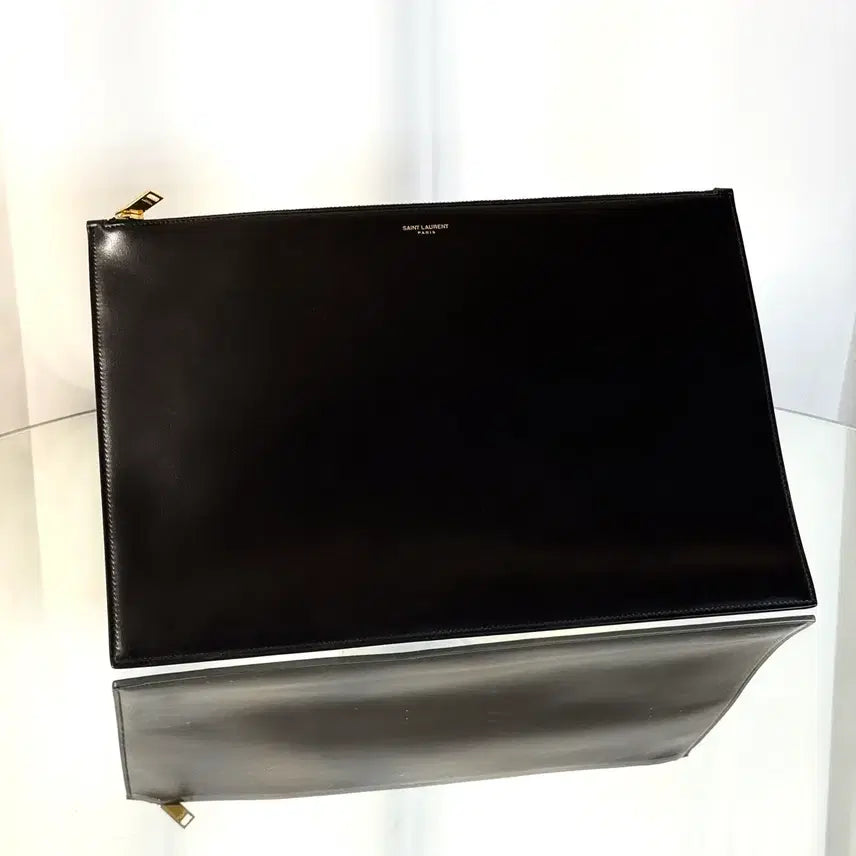 [BUNJANG] Saint Laurent Logo Gold Initial Black Clutch / [A] 입생로랑 로고 골드 이니셜 블랙 클러치