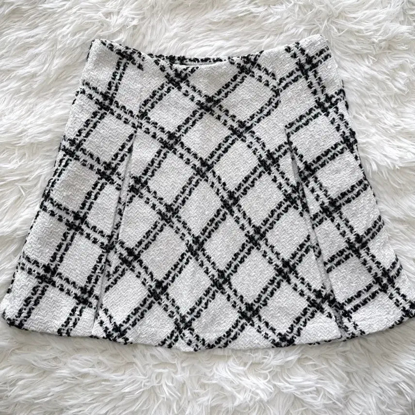 [BUNJANG] GRL Diamond Check Tweed Flare Mini Skirt / grl 그레일 다이아 체크 트위드 플레어 미니스커트