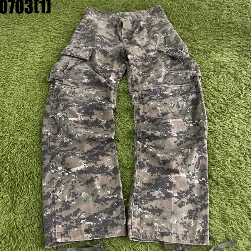 [BUNJANG] Camouflage Cargo Pants Size 31 / 카모플라쥬 카고바지 31