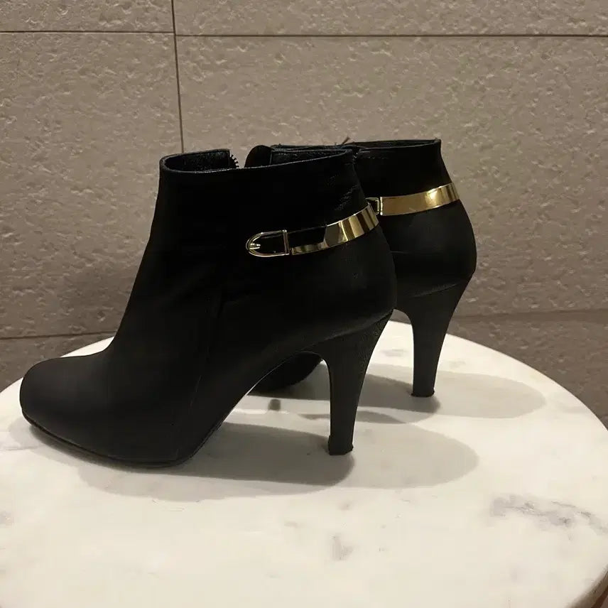 [BUNJANG] MISOFE Black Leather Ankle Boots with Gold Detail / 미소페 블랙 금장 양가죽 앵클 부츠 240 -245