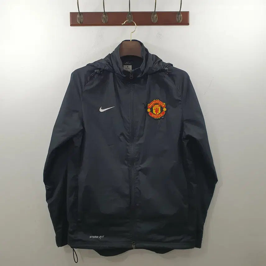 [BUNJANG] Nike Men's Black Swoosh Manchester United Hooded Windbreaker Jacket M / M 나이키 남성 블랙 스우시 스트릿 맨유 후드 바람막이 자켓