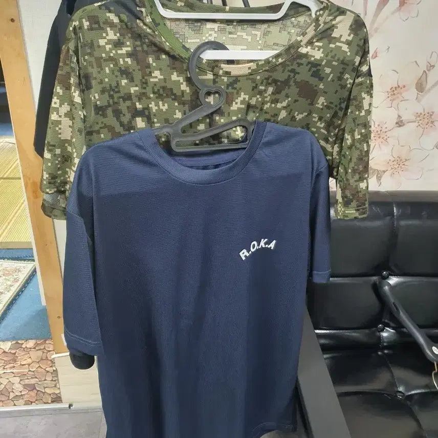 [BUNJANG] ROKA Navy/Camo Half Sleeve T-Shirt Set / ROKA 티셔츠 네이비/카모 반팔  두벌가격