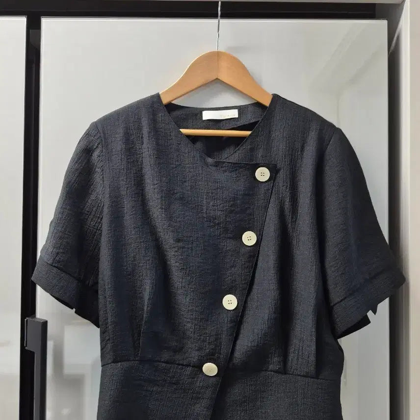 [BUNJANG] Black Blouse Jacket with Unique Button Design / 블라우스자켓
