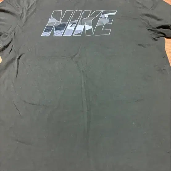 [BUNJANG] Nike Khaki T-Shirt Size 105 / 나이키 카키 반팔티 105사이즈 상태 좋음. 단돈 1만원.