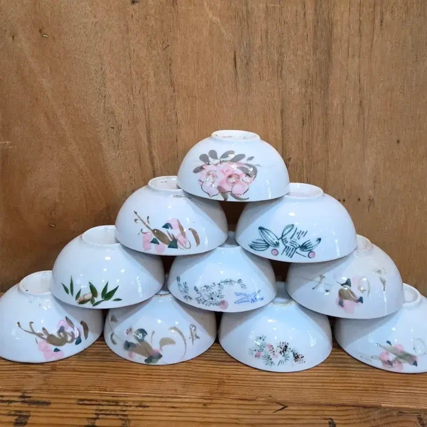 [BUNJANG] Celadon Porcelain 'Kkakjjan' Teacups (Set of 10) / 외사기 깍지잔 꽃잔 한모금잔 10점