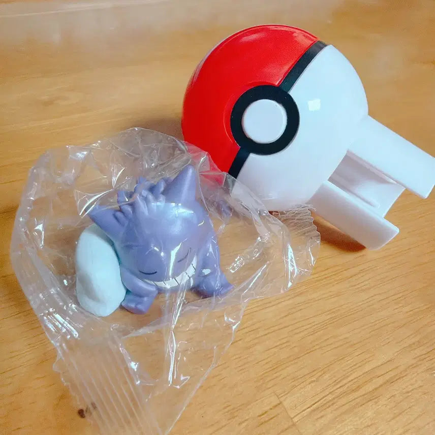 [BUNJANG] Sleeping Pokemon Monster Ball Soda Flavor Drink Phantom Figure Gacha / 잠자는 포켓몬 몬스터볼 소다맛 음료수 팬텀 피규어 가챠 gs cu