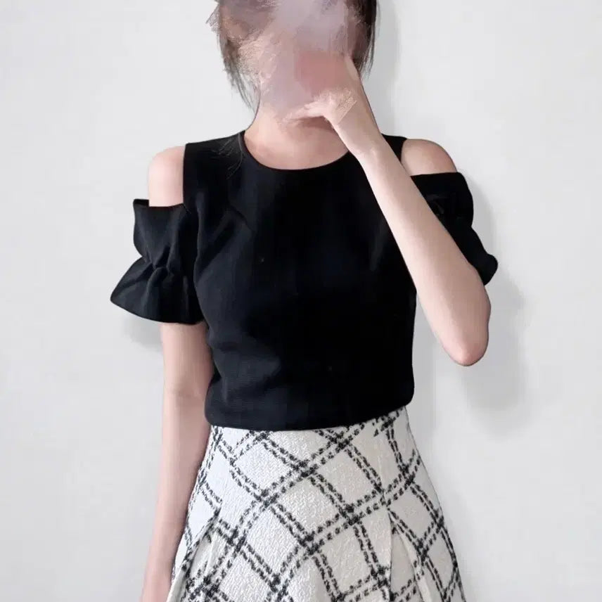 [BUNJANG] Tocco Closet Off-Shoulder Frill Blouse / tocco closet 토코클로젯 오프숄더 프릴 블라우스
