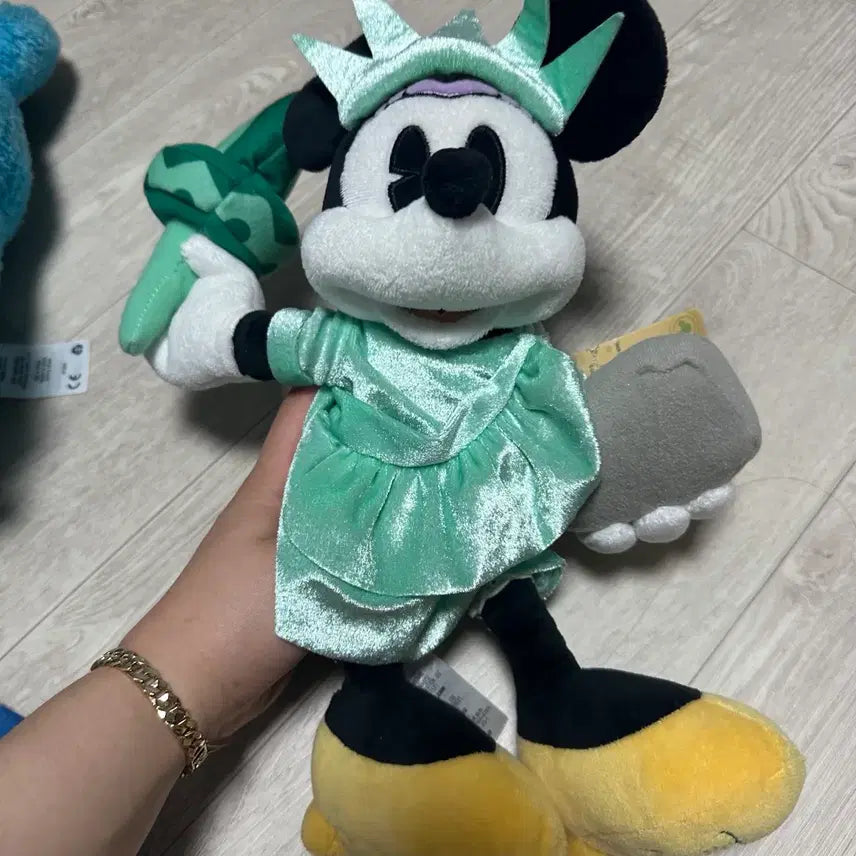 [BUNJANG] Disney New York Store Exclusive Minnie Mouse Statue of Liberty Plush / 뉴욕 디즈니스토어 미니마우스 자유의여신상