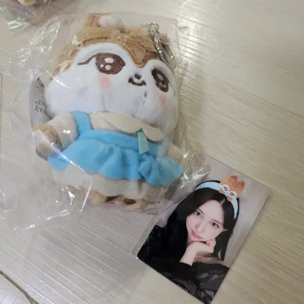 [BUNJANG] IVE Everland Collaboration Gaeul Keychain & POB Photocard / 아이브 에버랜드 키링& 7만원 특전 가을
