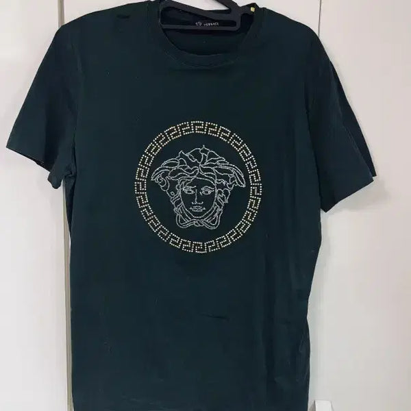 [BUNJANG] Versace Embellished Medusa Logo T-Shirt Green S / 정품 베르사체(Versace) 엠벨리쉬 메두사 로고 티셔츠 그린 S