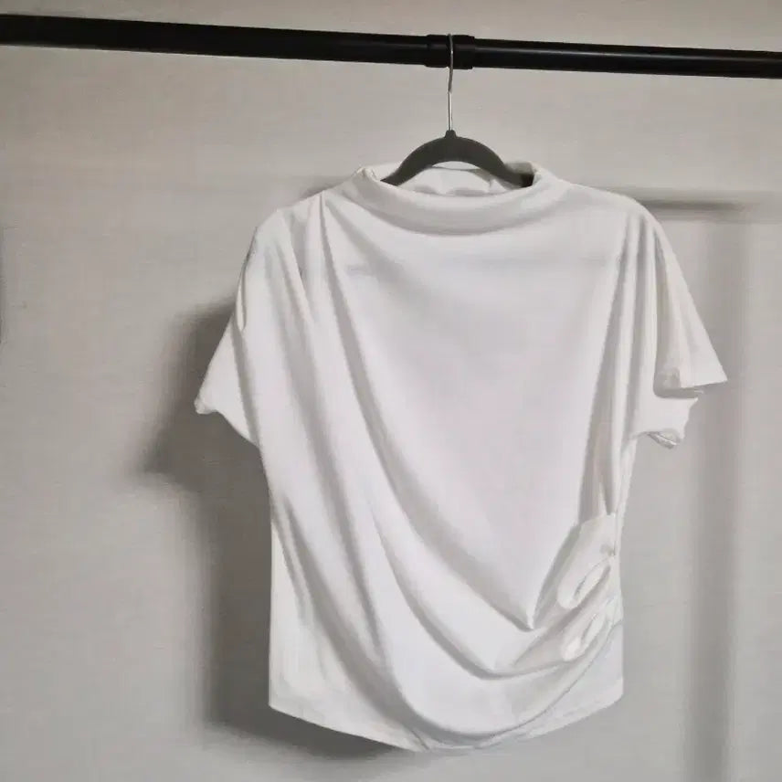 [BUNJANG] White Shirring Short Sleeve Blouse / 미착용 화이트 셔링 반팔 티블라우스