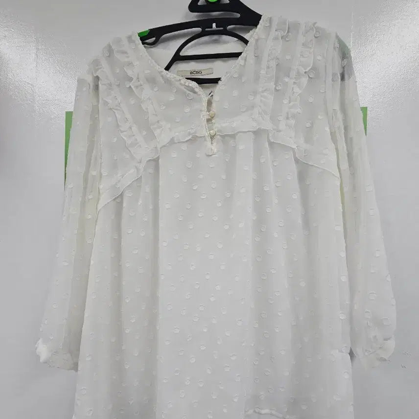 [BUNJANG] BCBG White Polka Dot Frill Blouse / BCBG 화이트 도트 프릴 블라우스