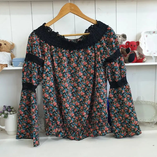 [BUNJANG] Black Frill Flower Off-Shoulder Blouse / 블랙프릴 플라워 오프숄더 블라우스