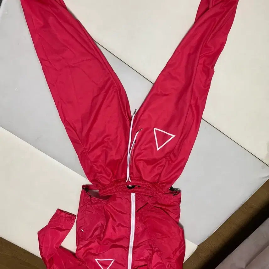 [BUNJANG] Squid Game Pink Guard Hooded Windbreaker Top and Bottom Set / 오징어게임 핑크 가드 후드 바람막이 상하세트 S 새상품