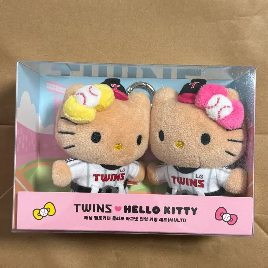 [BUNJANG] LG Twins Tanning Hello Kitty Magnet Keychain Set / 엘지 트윈스 태닝키티 헬로키티 마그넷 키링 세트