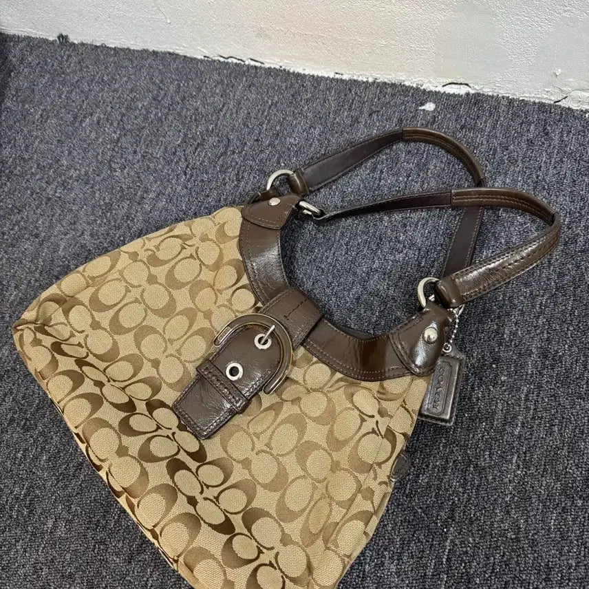 [BUNJANG] Coach Signature Buckle Shoulder Bag / 코치 시그니처 버클 핸드백